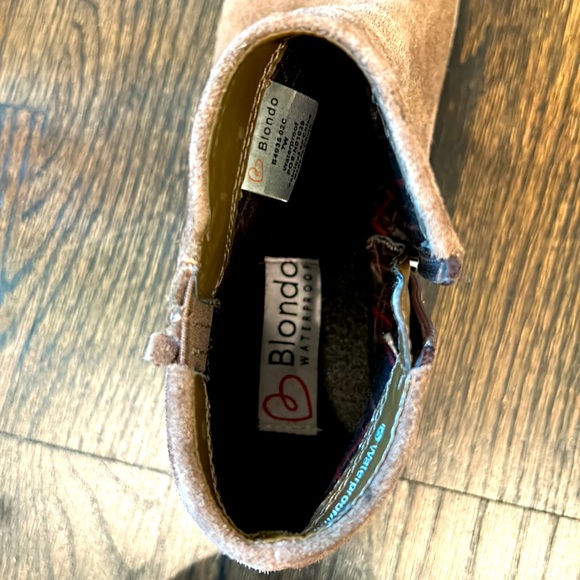 Blondo Waterproof Suede Booties Size 7 - Picture 3 of 7